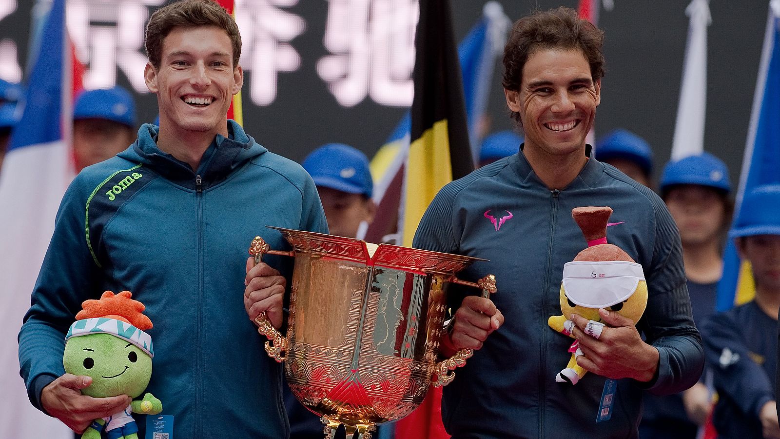 Nadal y Carreño ganan el Abierto de China en dobles