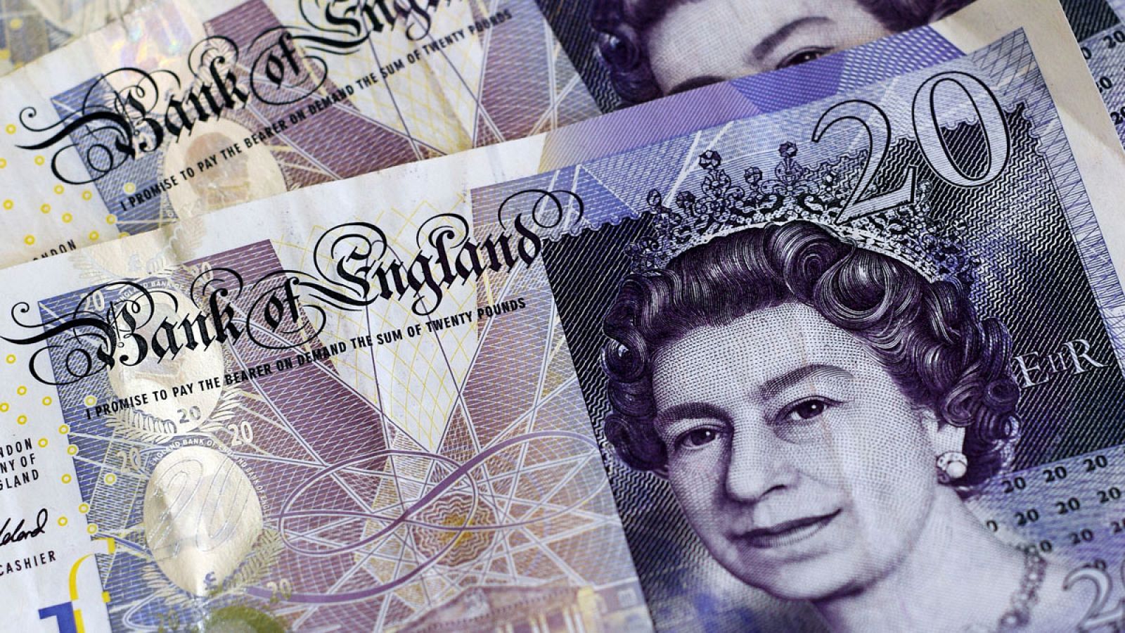 Billetes de 20 libras con la imagen de la reina Isabel