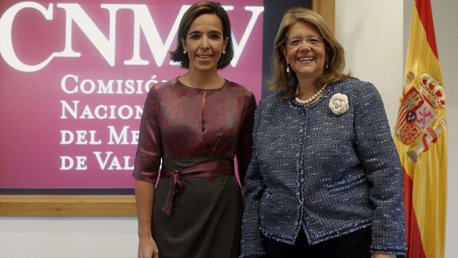Elvira Rodríguez y Lourdes Centeno tras asumir la presidencia y vicepresidencia, respectivamente, de la CNMV