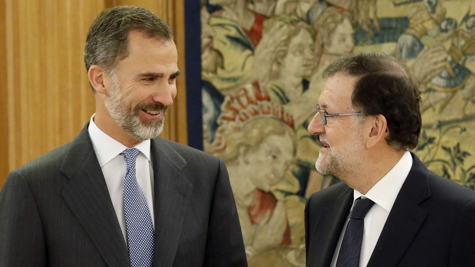 Felipe VI y Mariano Rajoy durante la celebración de la quinta ronda de consultas