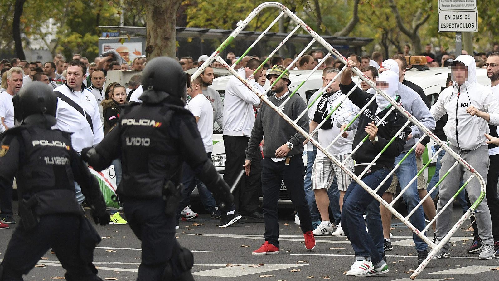 Los aficionados del Legia provocaron incidentes en Madrid.