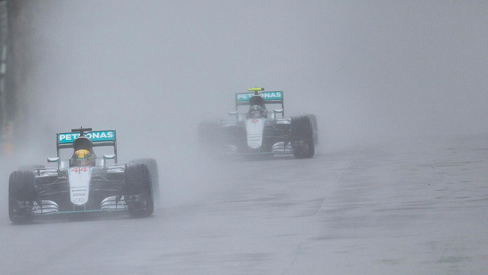 Hamilton gana su primera carrera en Brasil