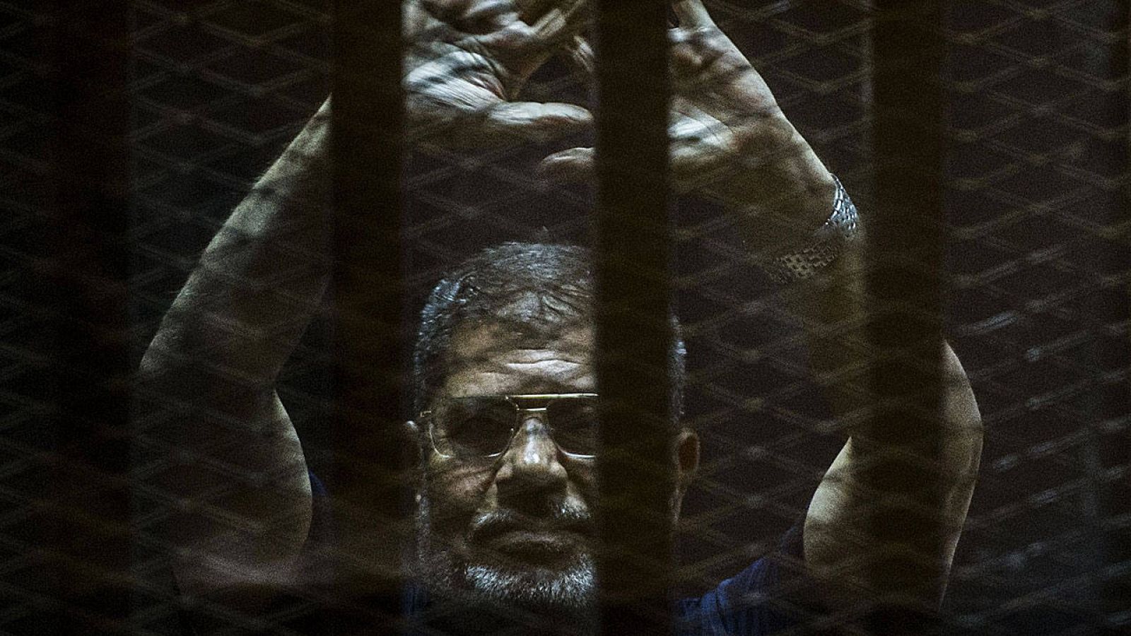 La justicia egipcia anula la sentencia a muerte del presidente depuesto Mohamed Morsi.