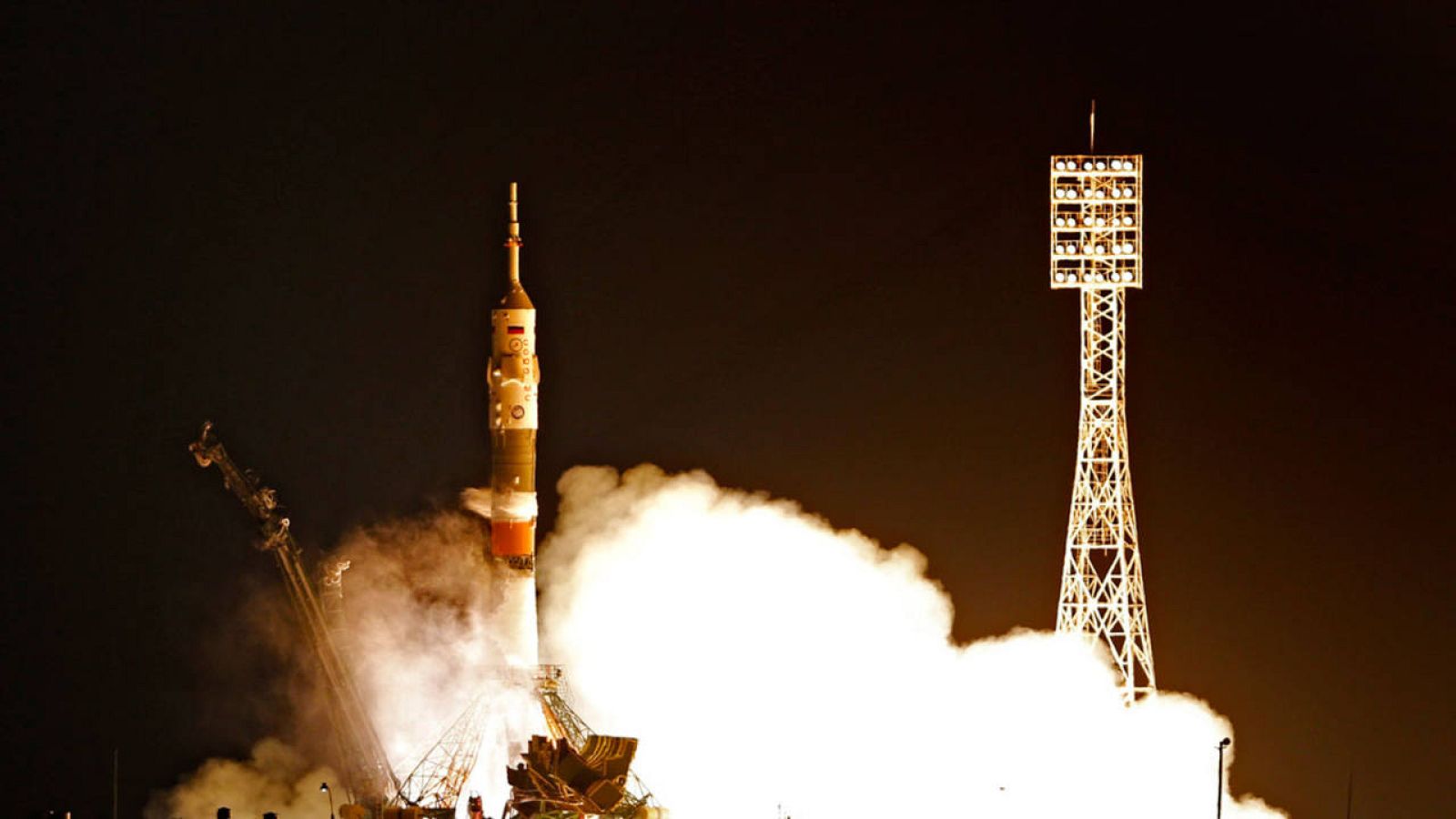 Fotografía donde se ve a la nave rusa Soyuz MS-03 despegando este jueves, 17 de noviembre de 2016, desde el Cosmódromo de Baikonor (Kazajistán).