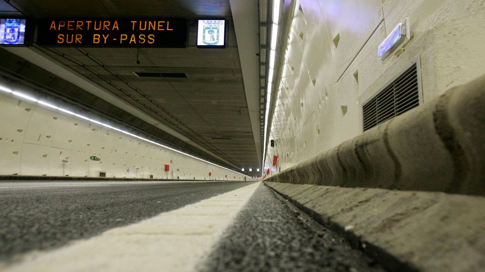 Vista del túnel Sur del bypass Sur de la M-30 tras su inauguración en mayo de 2007