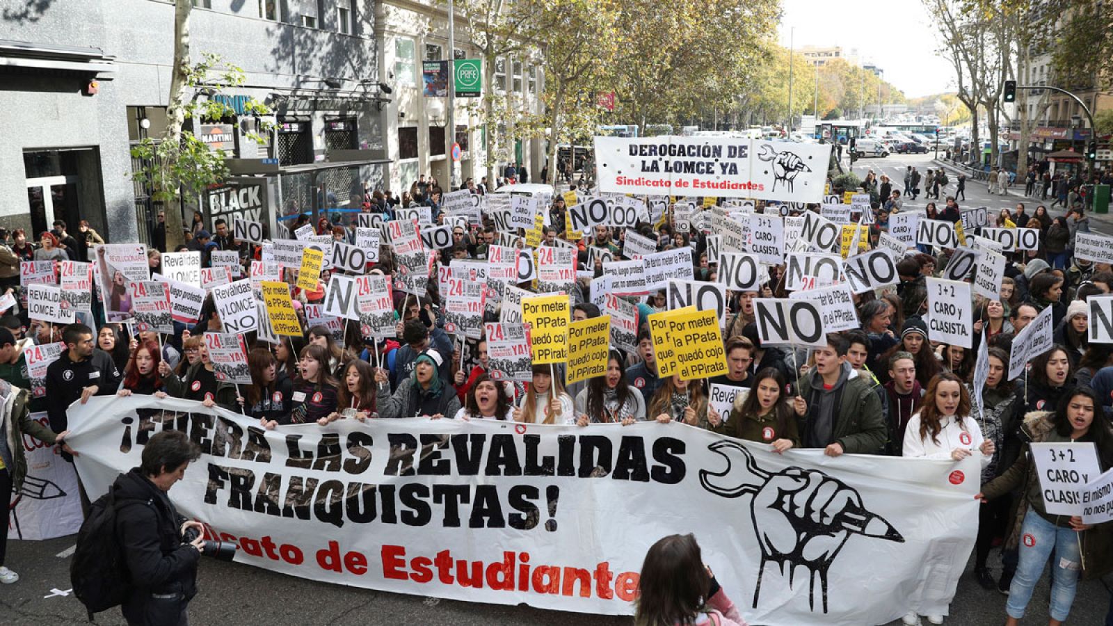 Manifestación convocada por el Sindicato de Estudiantes en la jornada de huelga contra la Lomce