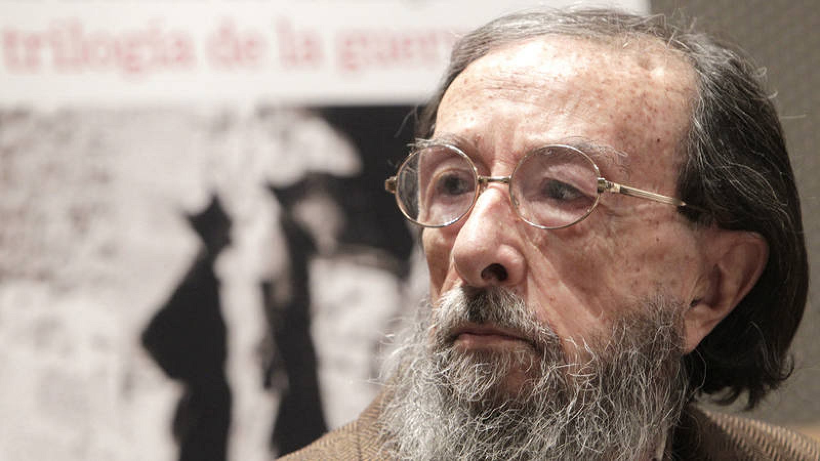 El escritor Juan Eduardo Zúñiga.