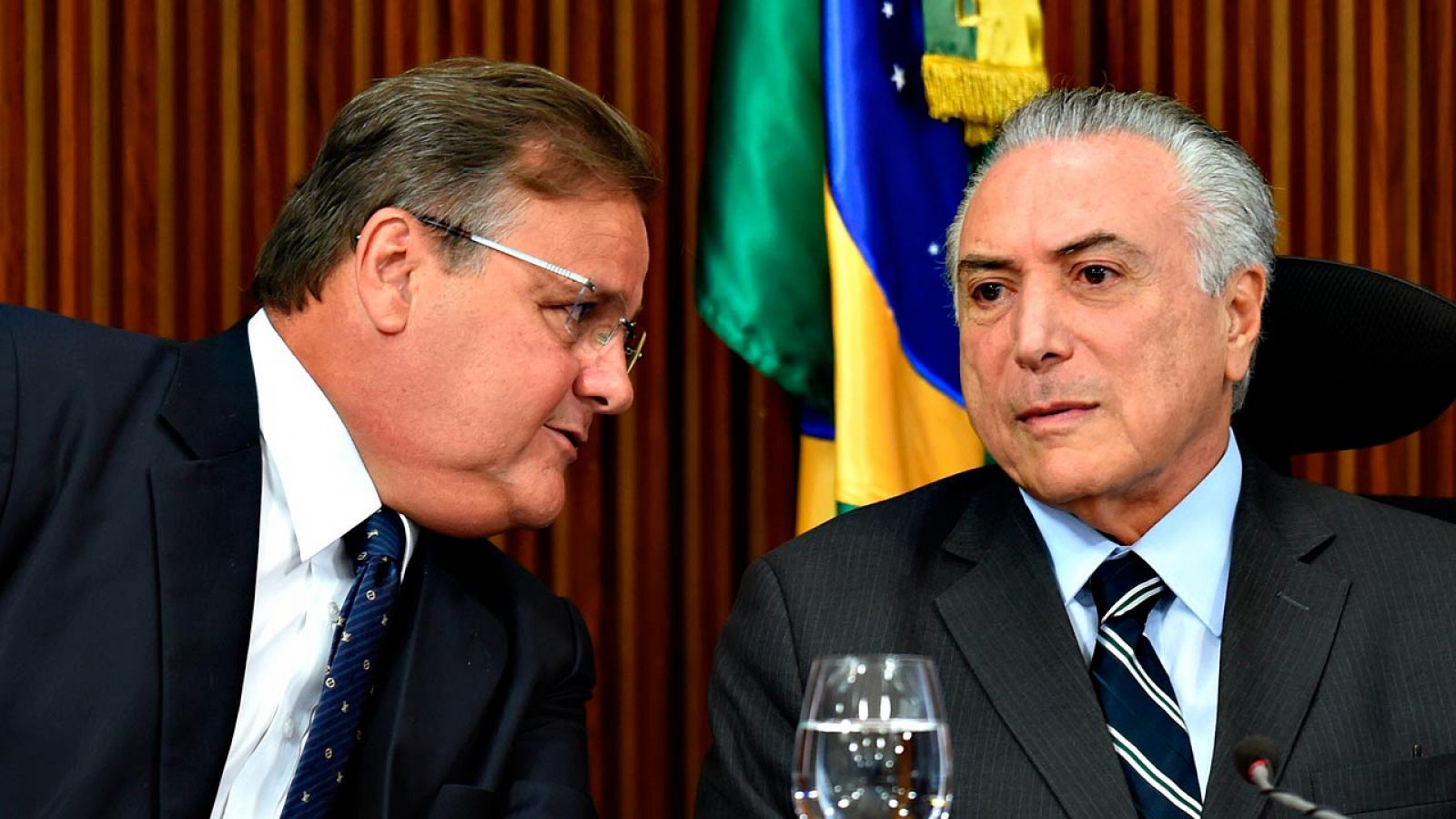 Imagen de archivo del ya exministro exministro de la Secretaría de Gobierno, Geddel Vieira Lima, con el presdiente de Brasil, Michel Temer