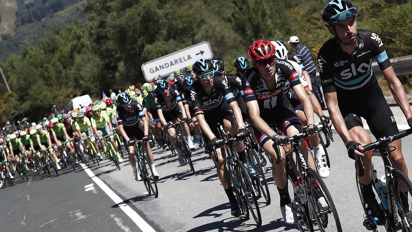 Imagen del pelotón en la pasada Vuelta a España