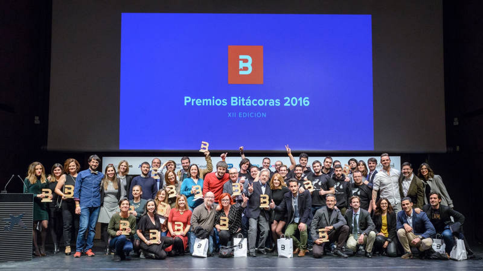 Imagen de los 21 ganadores de la undécima edición de los Premios Bitácoras.