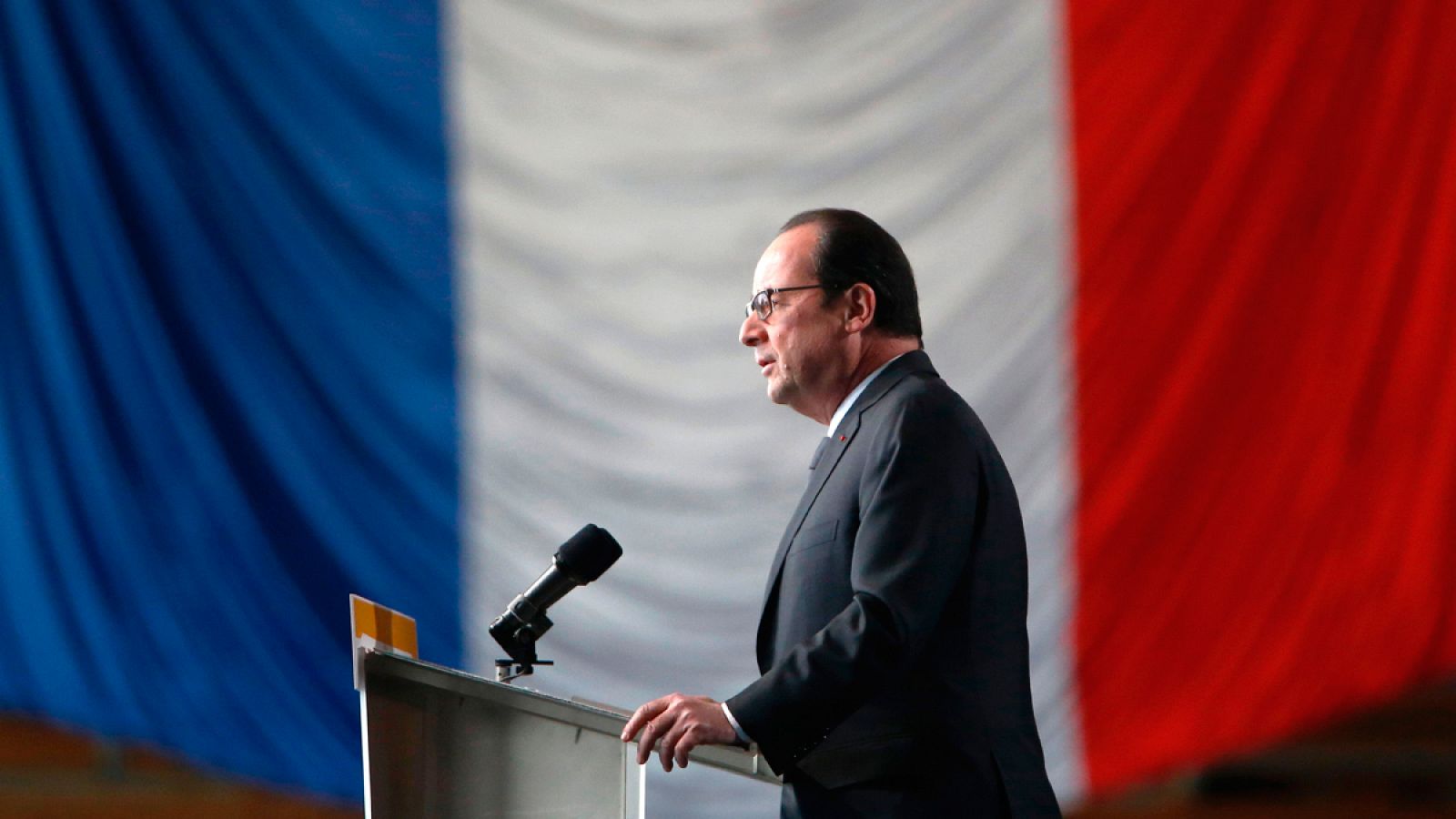 Imagen de archivo de François Hollande en la base aérea de Istres-le tube Air Base, al sur de Francia en febrero de 2015.