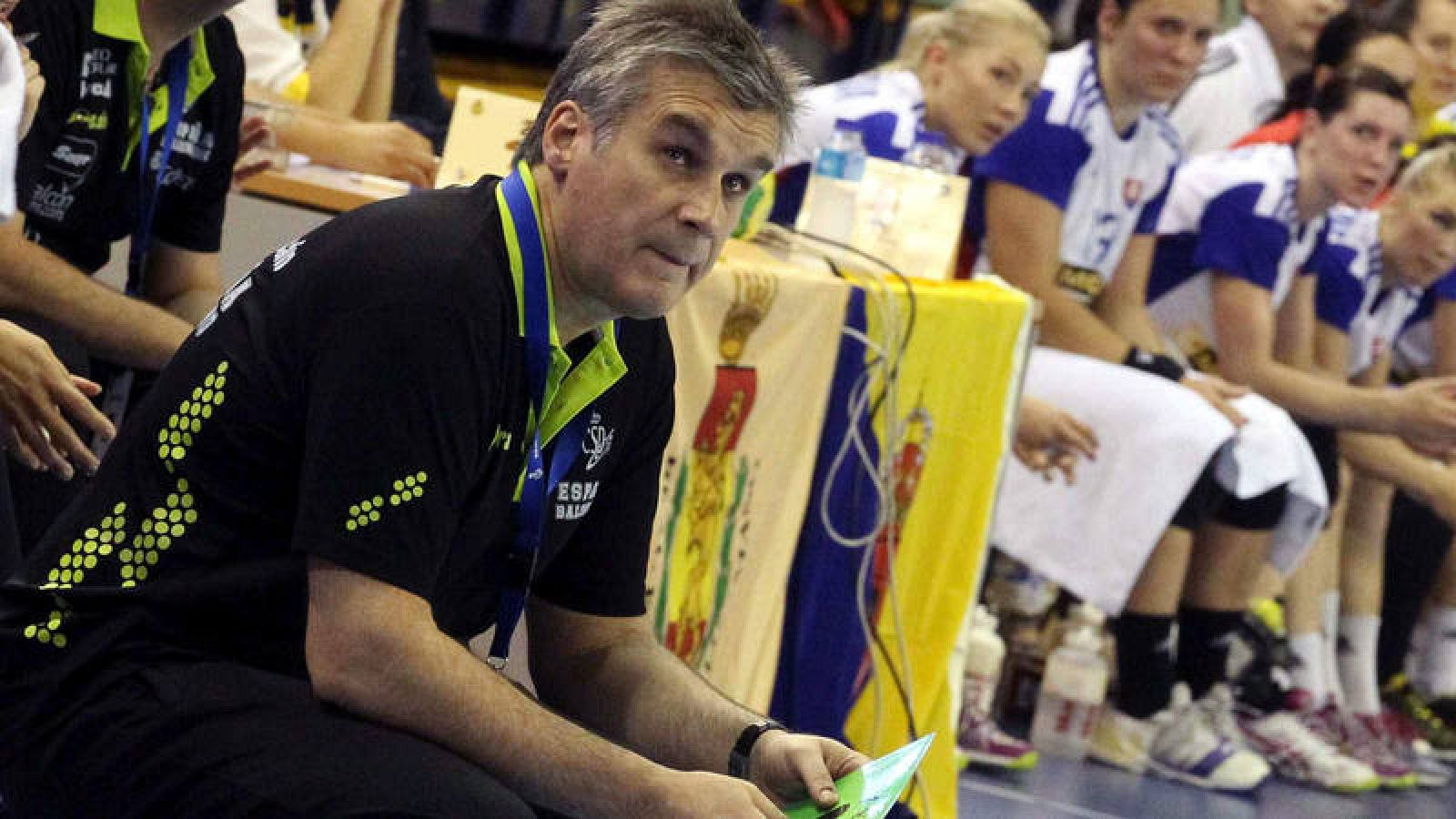 Jorge Dueñas, seleccionador español de balonmano femenino.