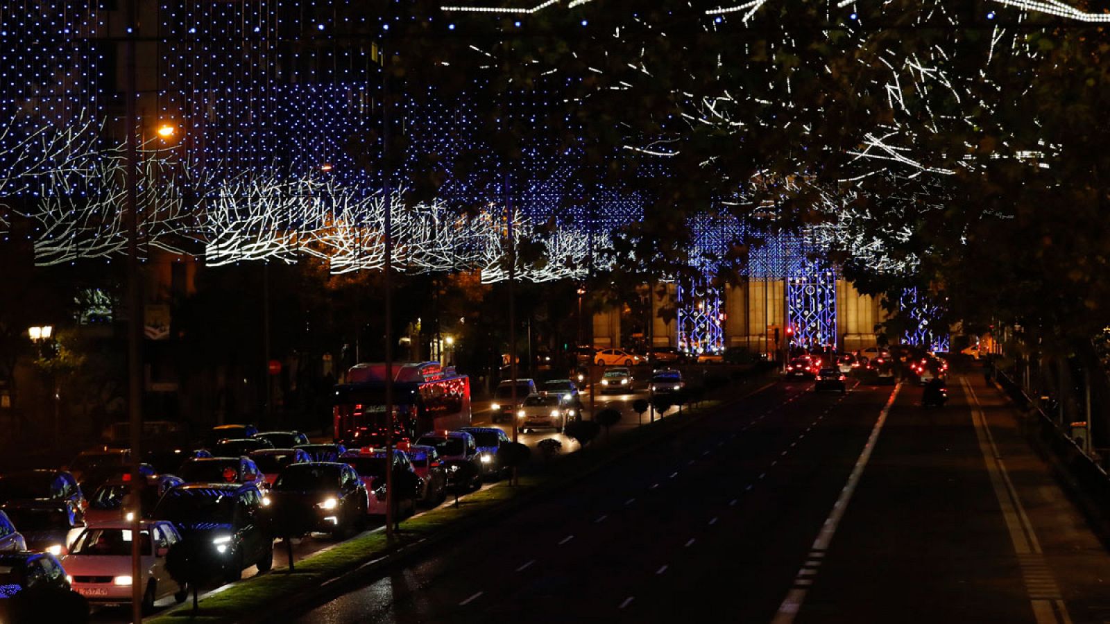 Iluminación de la calle Alcalá tras el encendido del alumbrado público navideño de Madrid