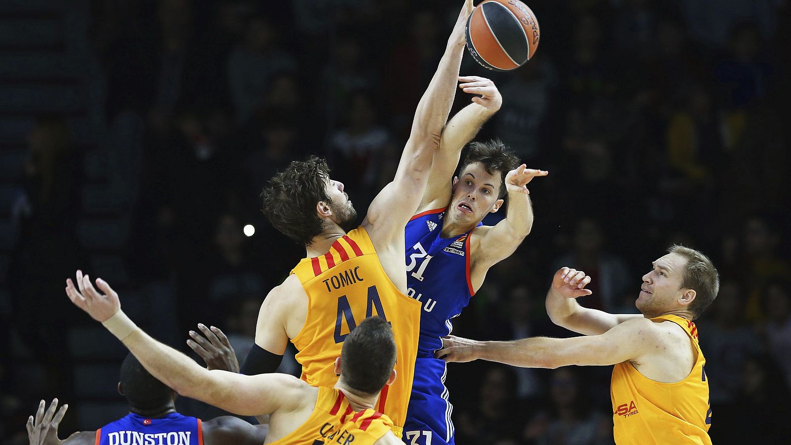 Anadolu Efes 72-68 FC Barcelona