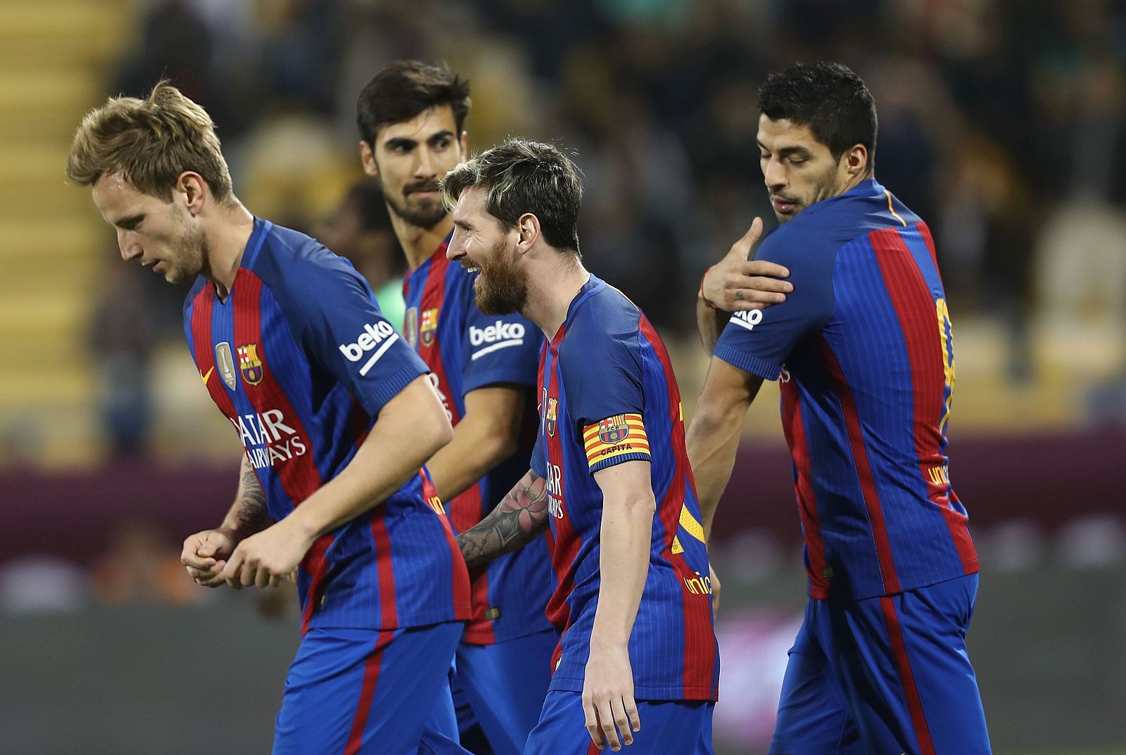 Los jugadores del Barcelona celebran uno de los cinco goles logrado en el amistoso.