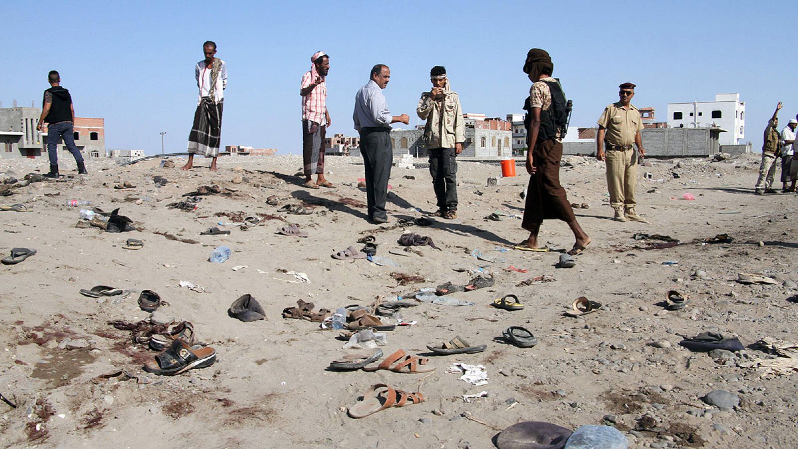 Lugar del atentado en el cuartel yemení situado en las del aeropuerto de Aden