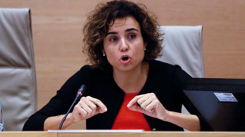 La ministra de Sanidad, Dolors Montserrat, compareciendo en la Comisión de Sanidad y Servicios Sociales del Congreso.