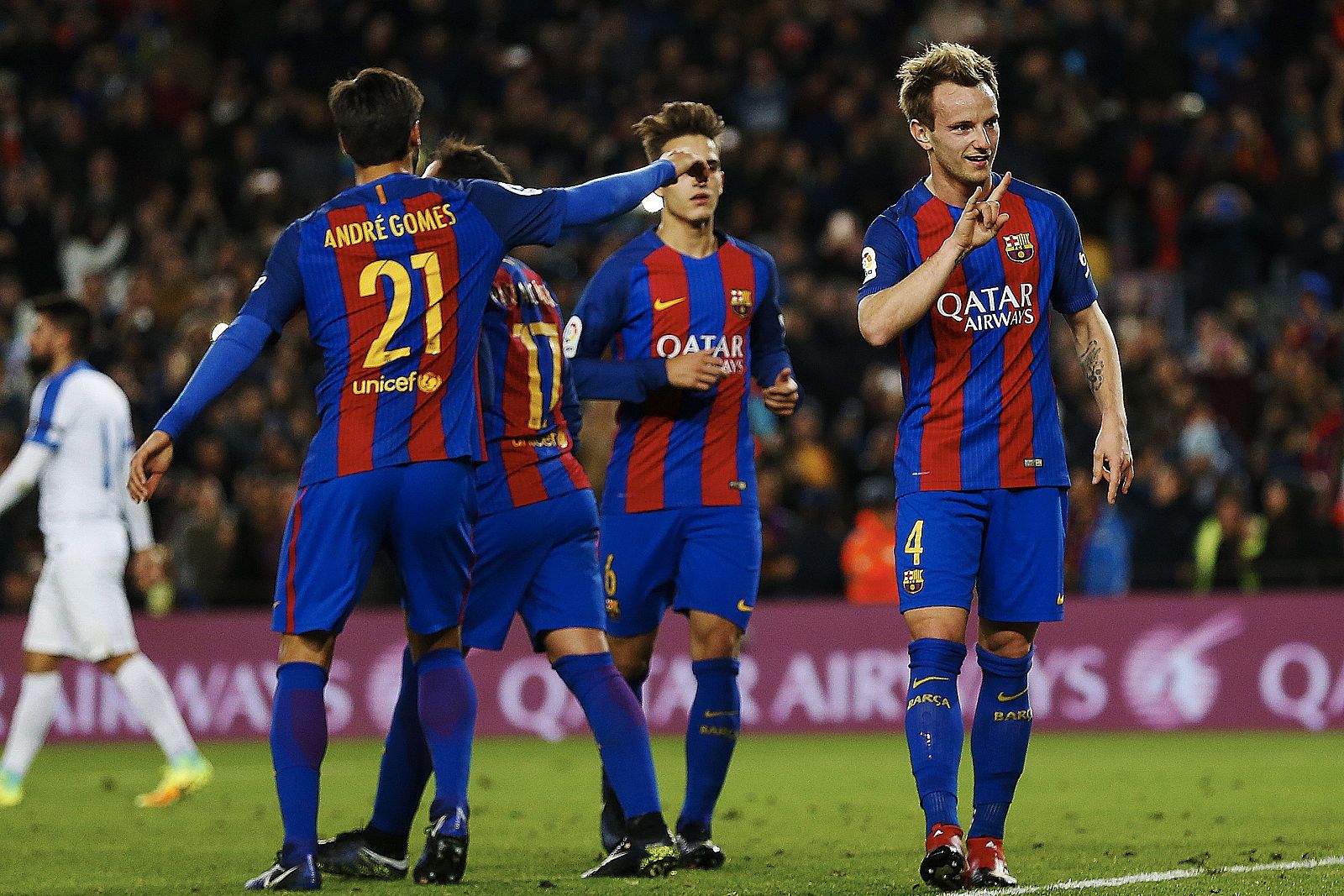 Ivan Rakitic celebra el segundo gol del equipo blaugrana frente al Hércules.