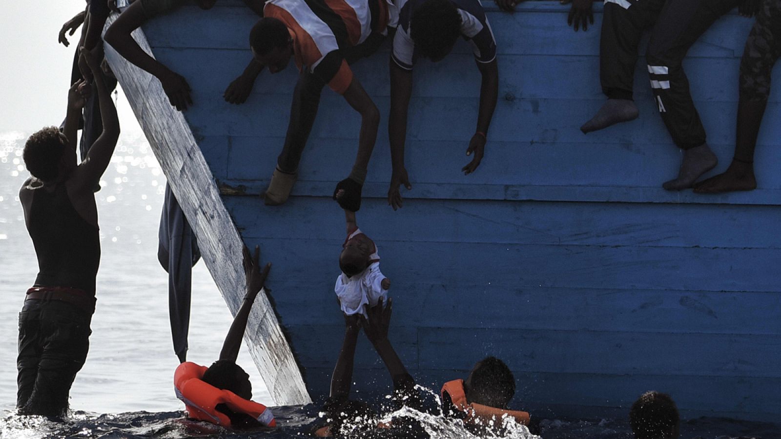 Rescate de inmigrantes en las aguas de Libia en octubre de 2016.