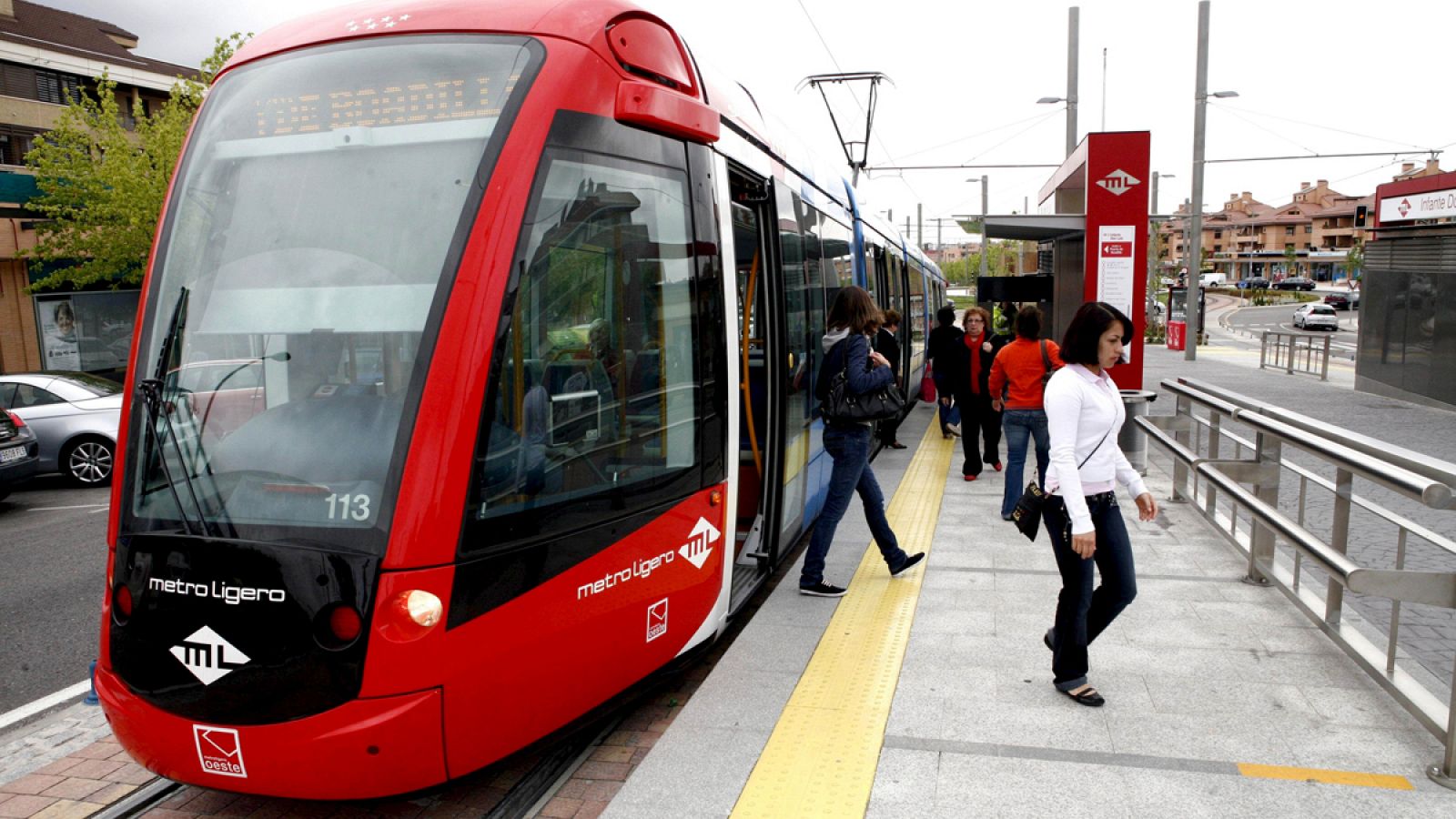 Convocan una huelga indefinida en Metro Ligero Oeste a partir del 2 de enero