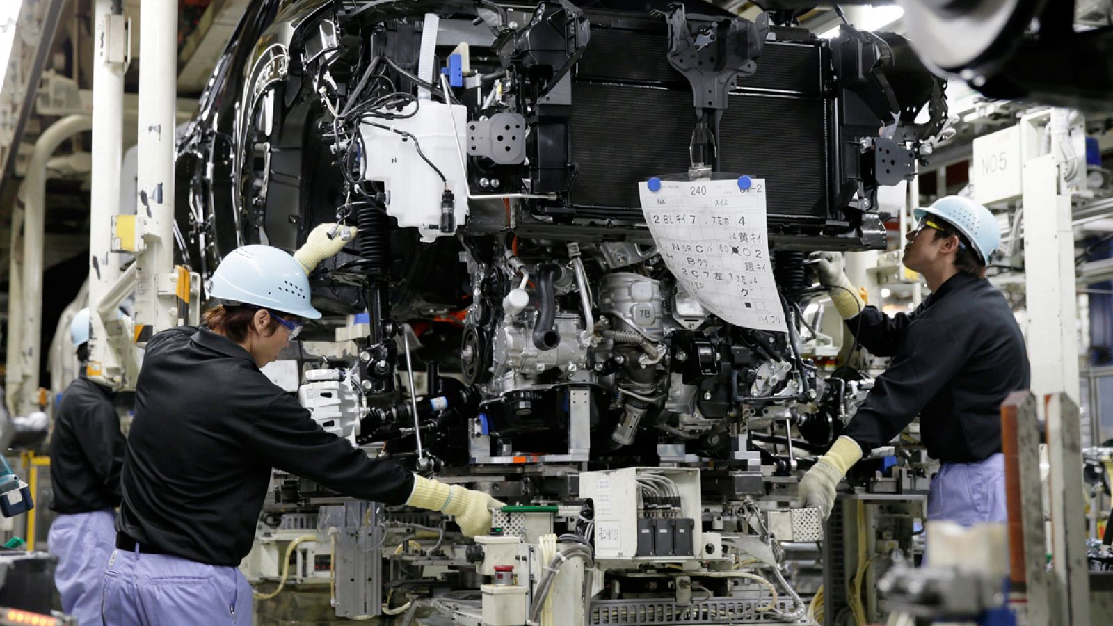 Imagen de archivo de trabajadores en la fábrica de Toyota en Miyawaka, en agosto de 2014.