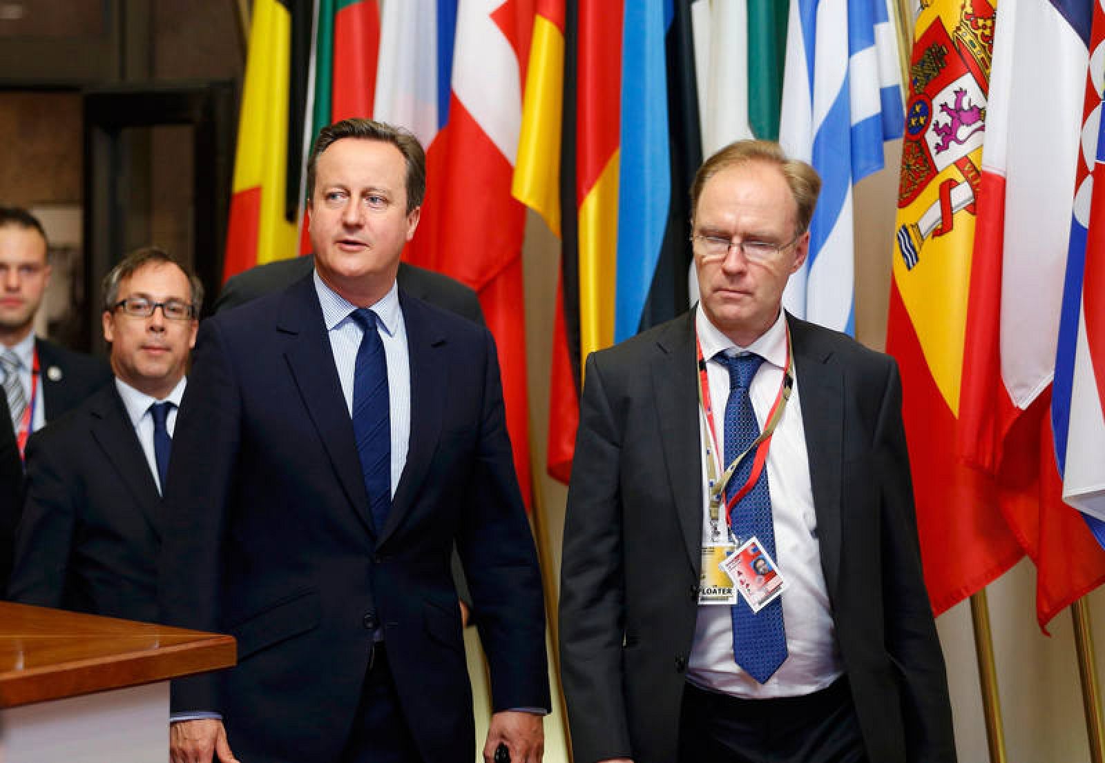 Imagen de archivo del embajador británico Ivan Rogers junto al exprimer ministro británico David Cameron.