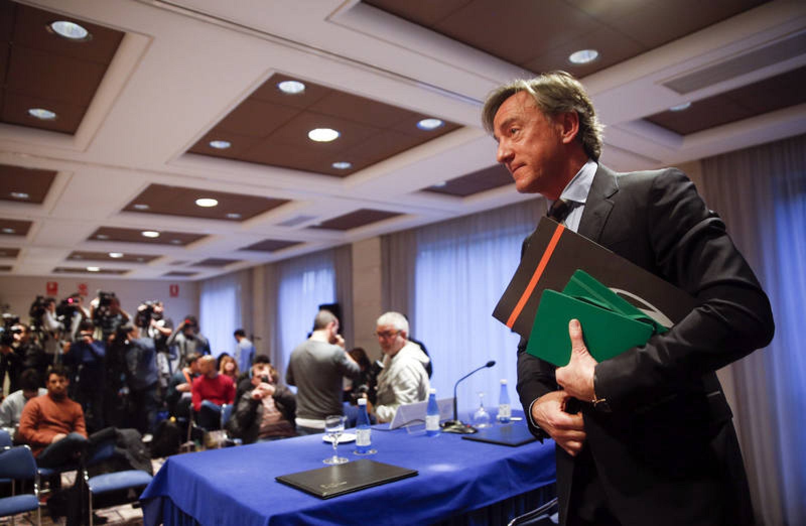 El ex director deportivo del Valencia CF, Jesus Garcia Pitarch, tras la rueda de prensa en la ha explicado su dimisión "irrevocable".