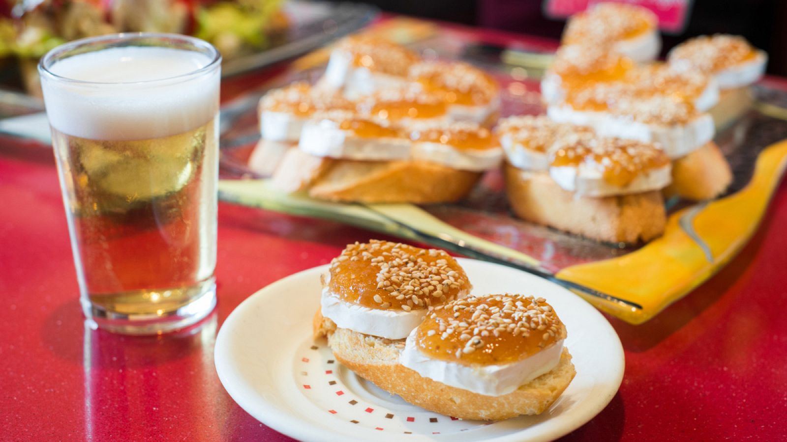 Beber un aperitivo para abrir el apetito es una práctica habitual.