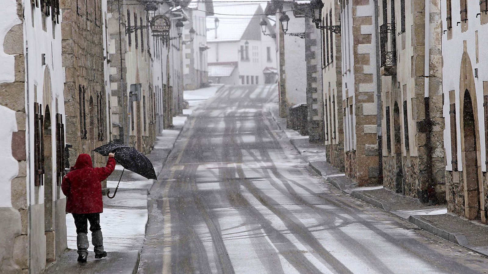 Calle nevada en Espinal, Navarra