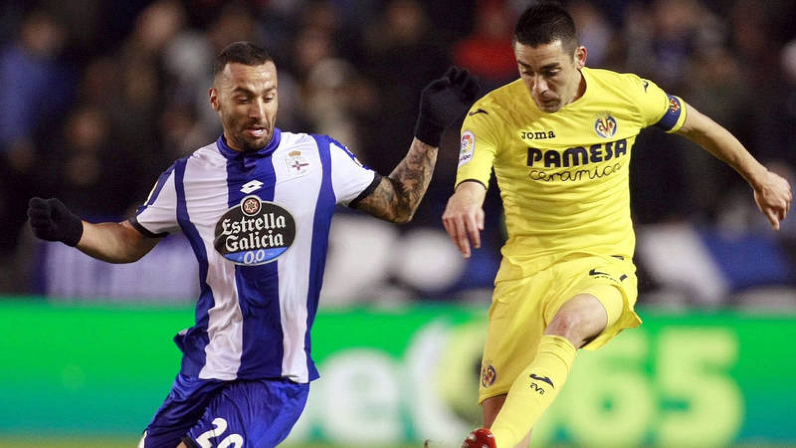 Guilherme dos Santos, del Deportivo, ante Bruno Soriano, del Villarreal