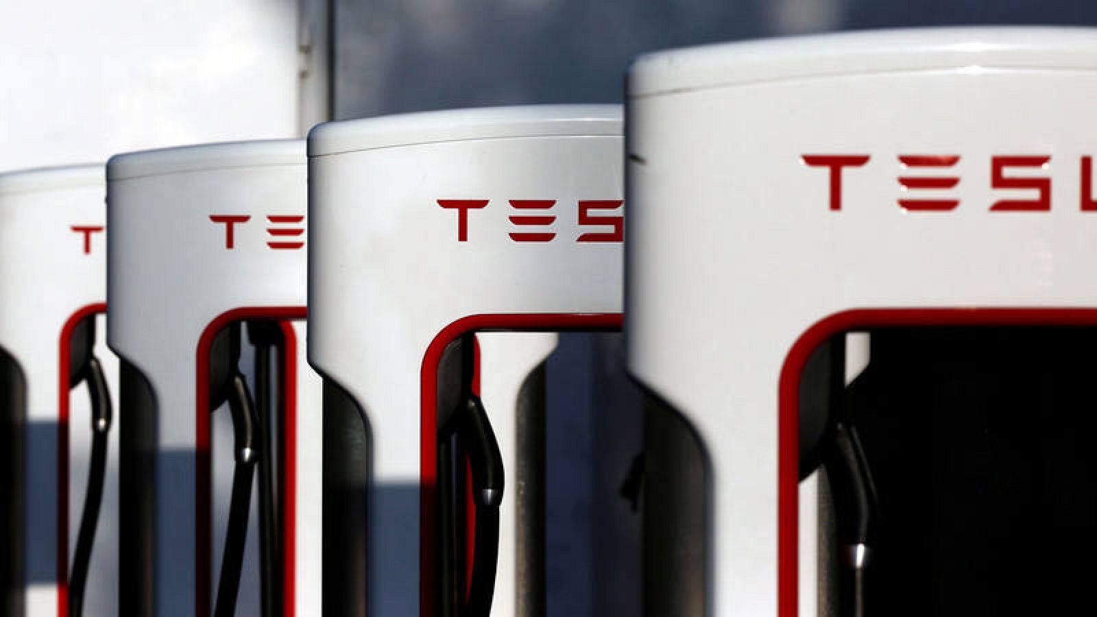 Imagen de archivo de una estación de recarga de coches eléctricos de Tesla