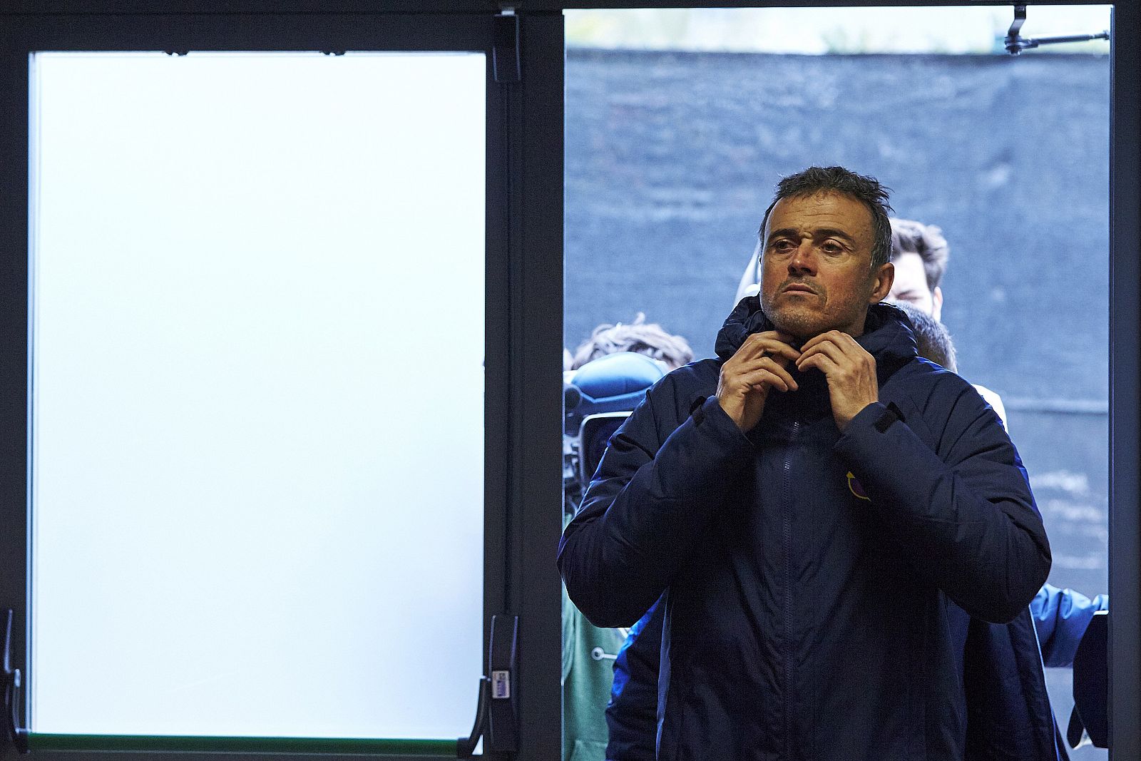 Luis Enrique entra a la sala de prensa de la ciudad deportiva del Barça