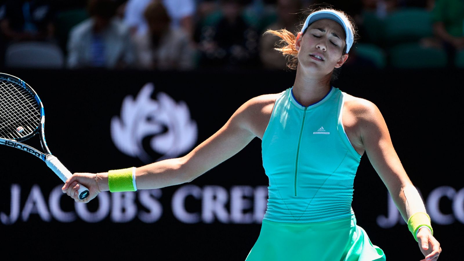 Garbiñe Muguruza tras perder un punto contra la estadounidense Coco Vandeweghe en los cuartos de final del Open de Australia.