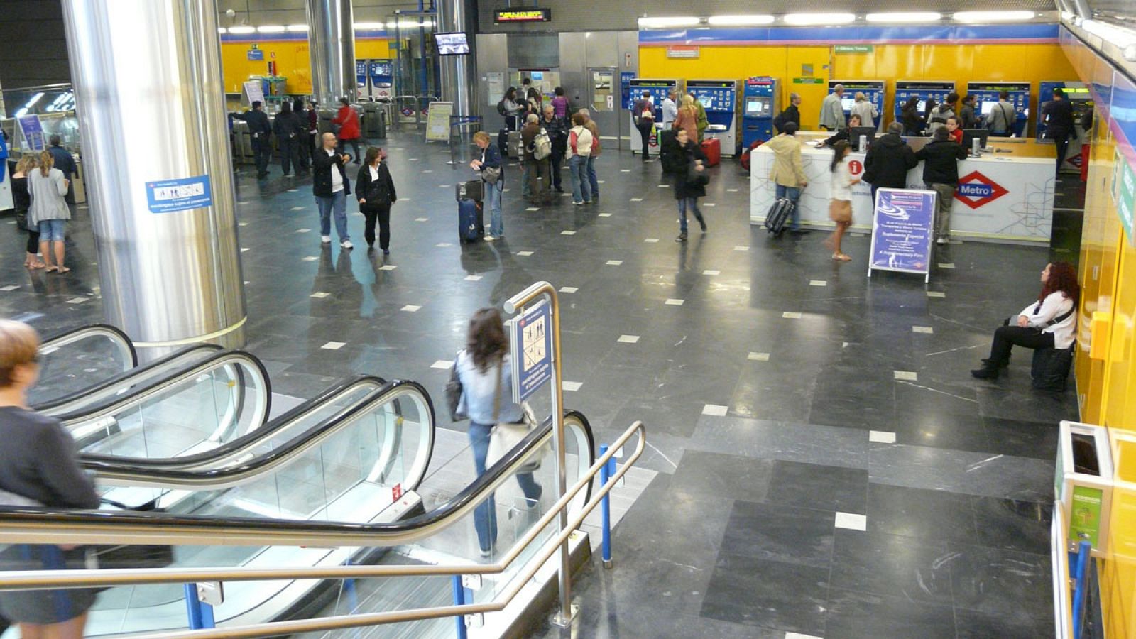 Vista de la estación Aeropuerto T1-T2-T3 de la línea 8 de Metro de Madrid.