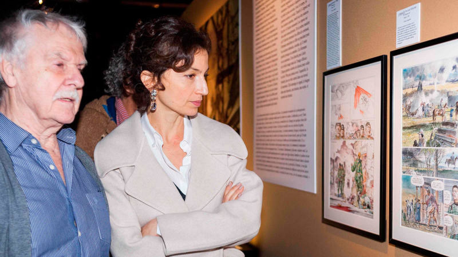  La ministra de cultura francesa, Audrey Azoulay, y Hermann Huppen presidente del Festival del Cómic de Angulema