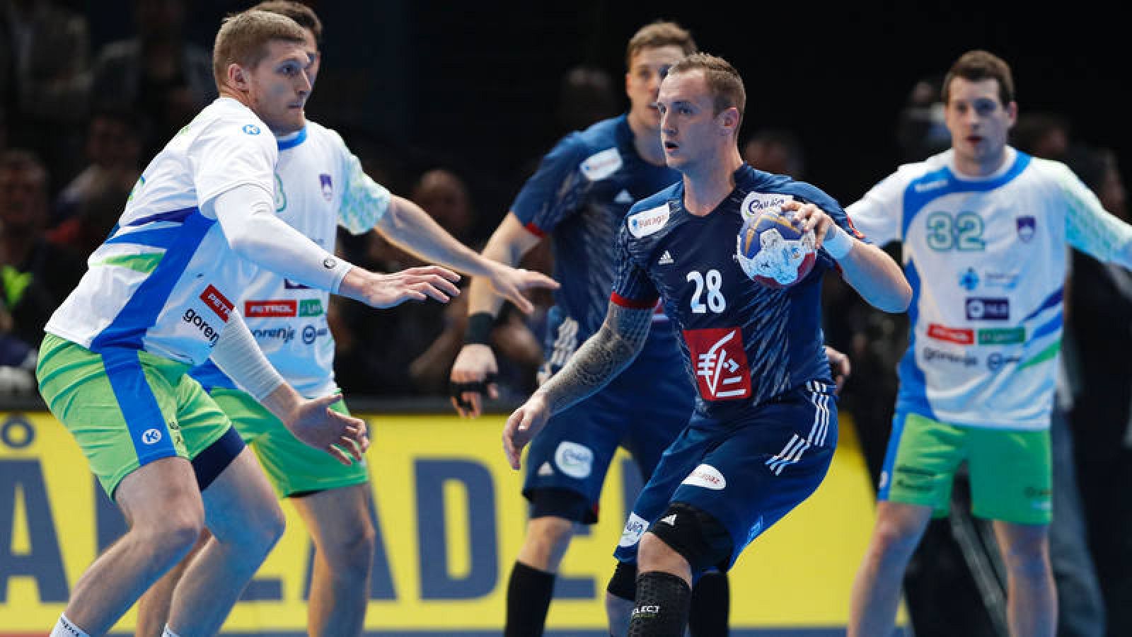 La selección de Francia no decepciona ante su público.