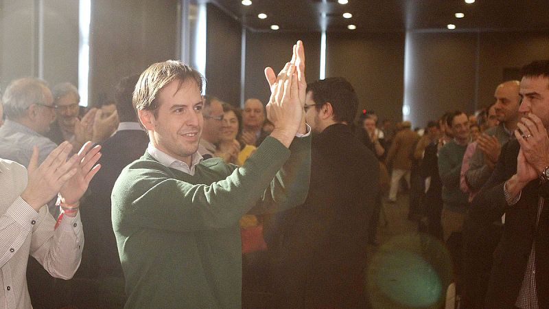 Cristiano Brown aplaude tras ser elegido en el Congreso de UPyD