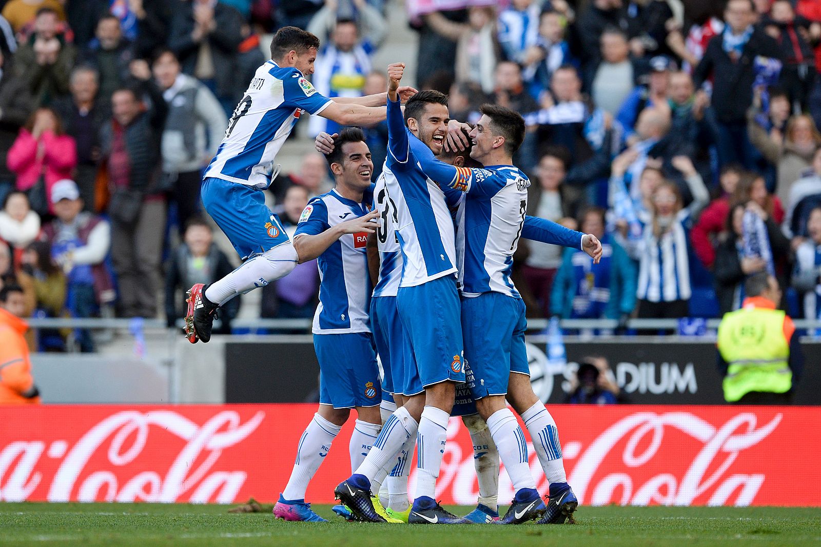 Marc Navarro celebra su gol anotado ante el Sevilla, segundo del Espanyol.