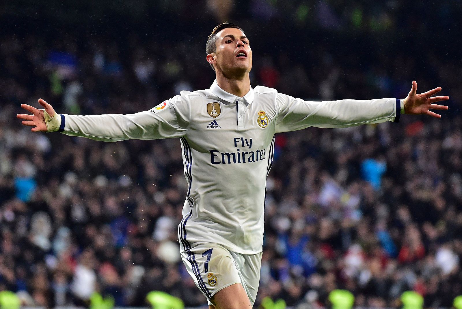 Cristiano celebra su tanto, segundo de la noche, ante la Real.