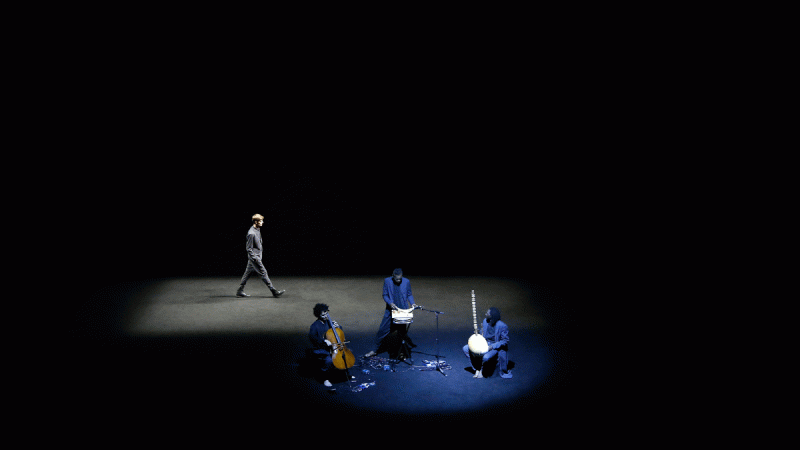 Desfile de Josep Abril en el Teatro Nacional de Cataluña.