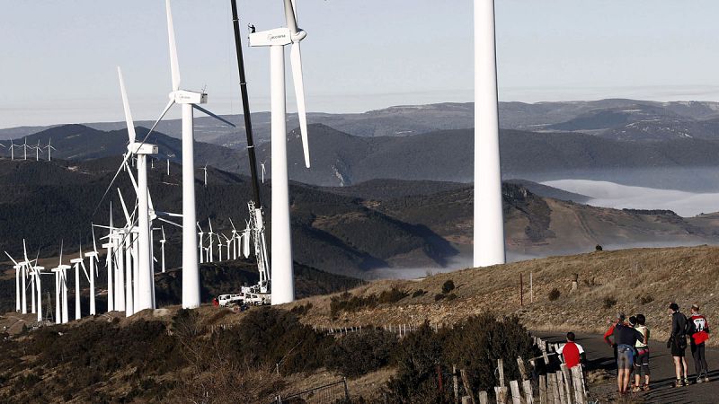 Vista de un parque eólico de la sierra de El Perdón en Navarra.