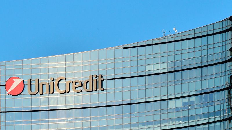 Sede del banco italiano Unicredit en Milán