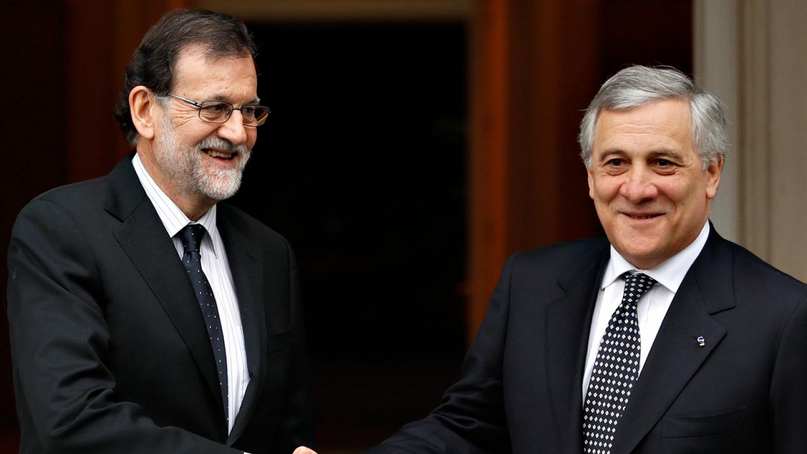 El presidente del Gobierno, Mariano Rajoy, recibe el presidente del Parlamento Europeo, Antonio Tajani, durante su visita a Madrid