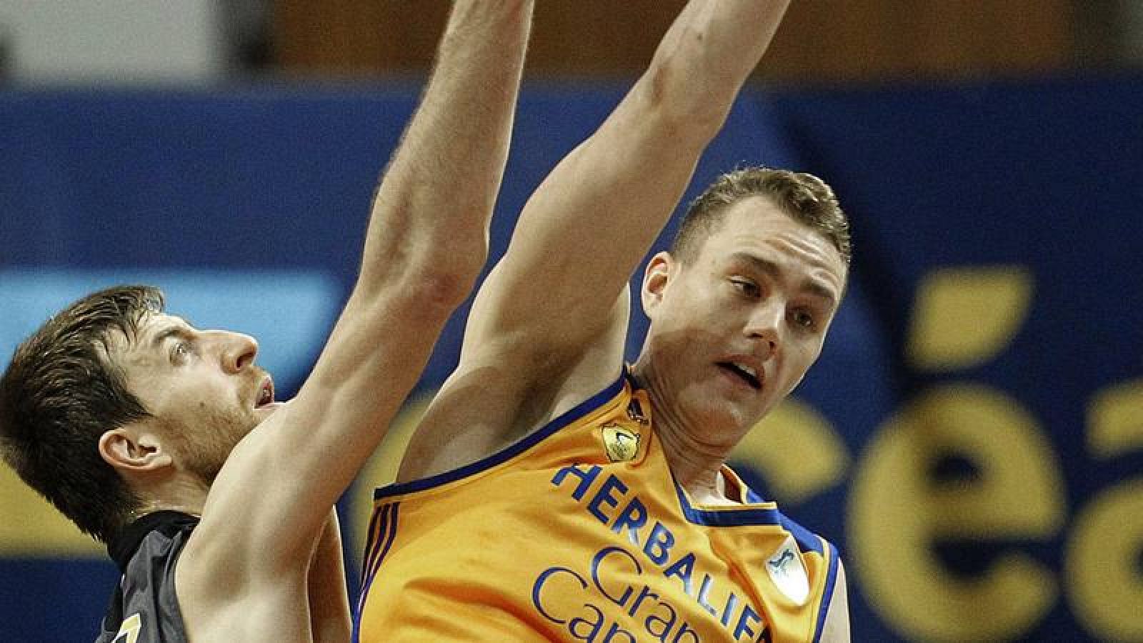 Herbalife Gran Canaria se lleva un intenso derbi en Tenerife