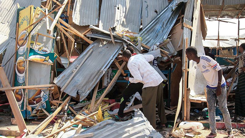 Al menos 35 muertos en un atentado con coche bomba en un mercado de Mogadiscio