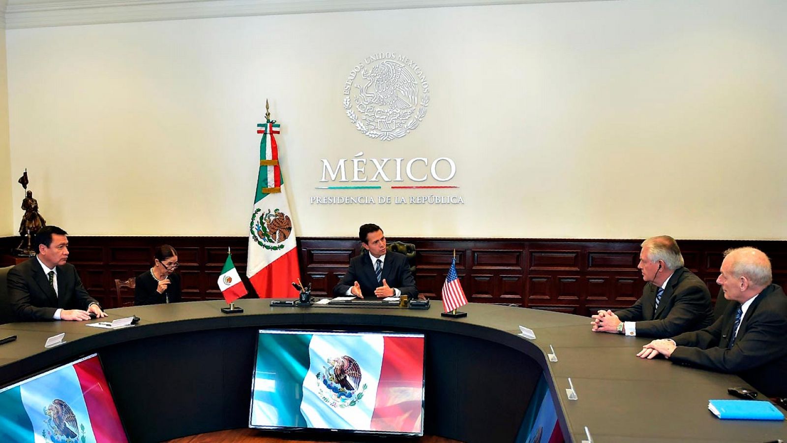 El presidente de México, Enrique Peña Nieto, recibe a los enviados de Trump este jueves