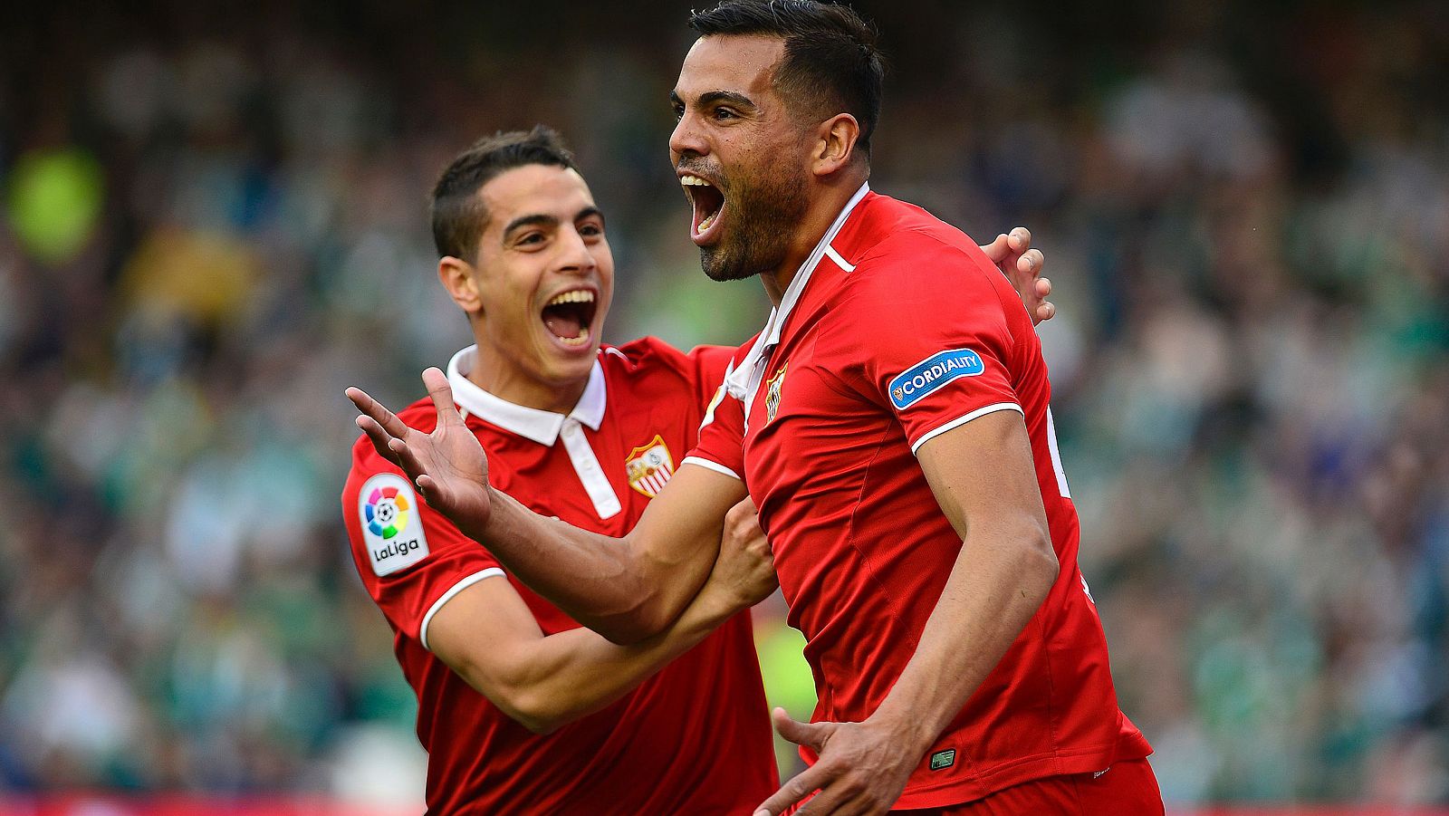 Gabriel Mercado celebra el gol del empate sevillista en el Villamarín.