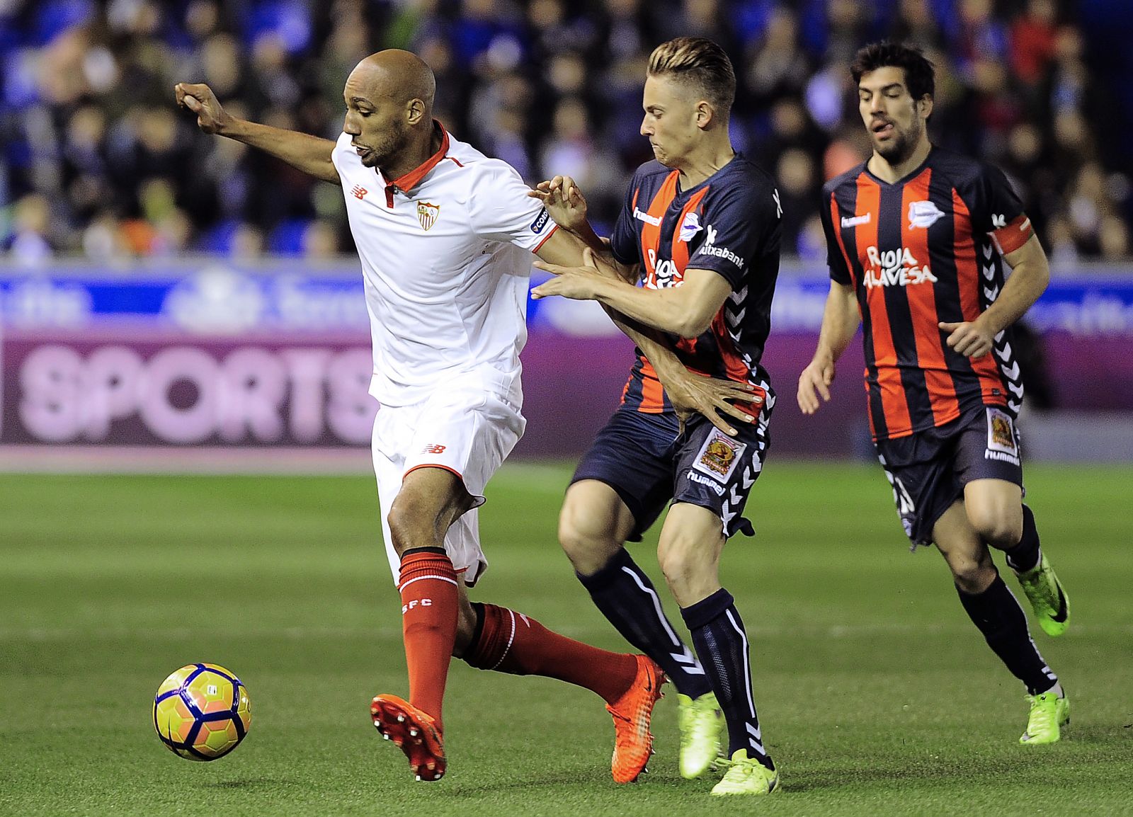 Sevilla y Alavés se han visto las caras en Mendizorroza.