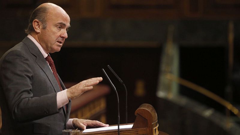 l ministro de Economía, Industria y Competitividad, Luis de Guindos, durante una intervención en el pleno del Congreso de los Diputados.