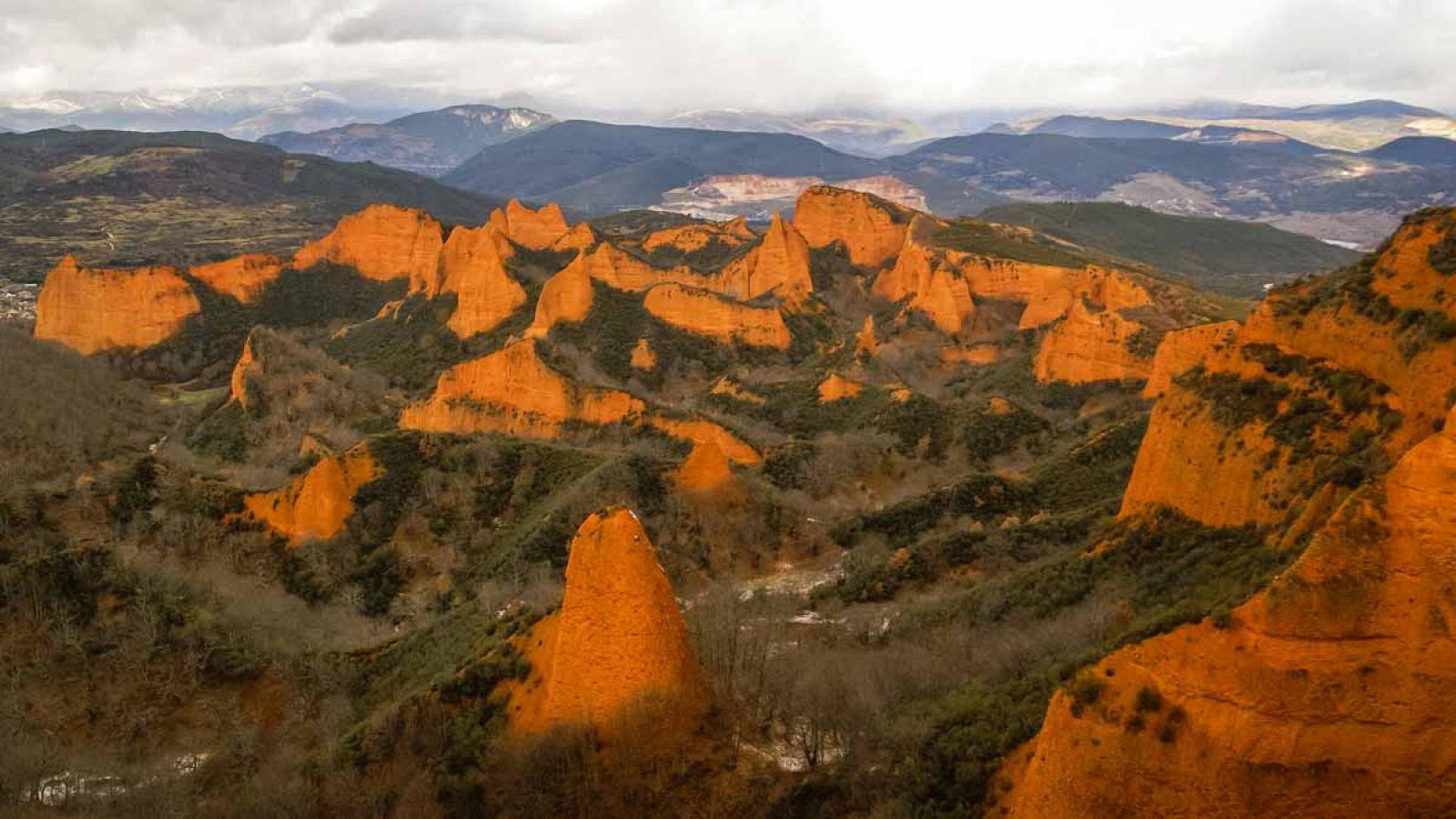 Las Médulas, en León, es uno de los paisajes que forman parte del patrimonio cultural español.